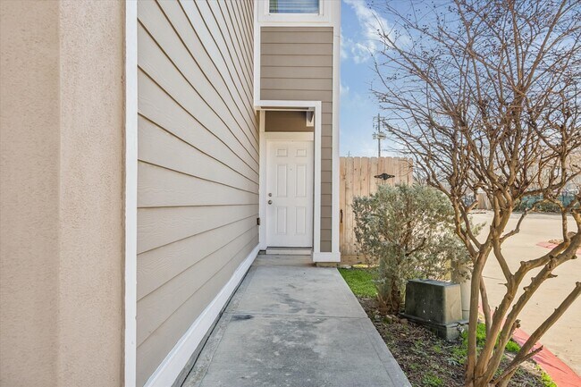 Building Photo - 5402 Jonathan Ln