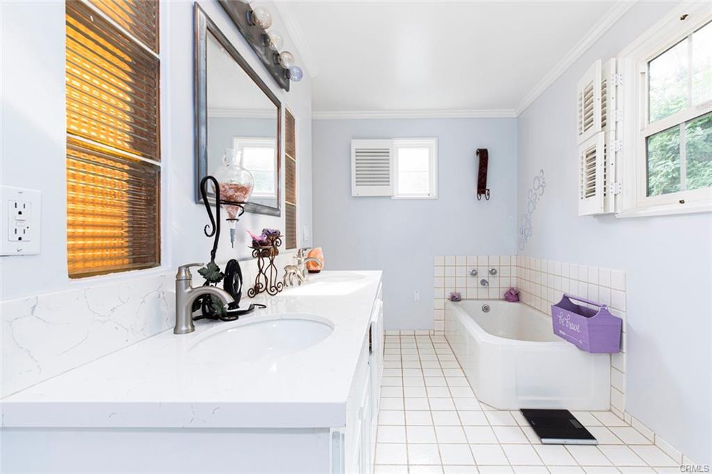 Building Photo - 2313 Hollister Ter