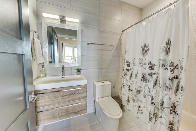 Building Photo - 653 Irving St NW