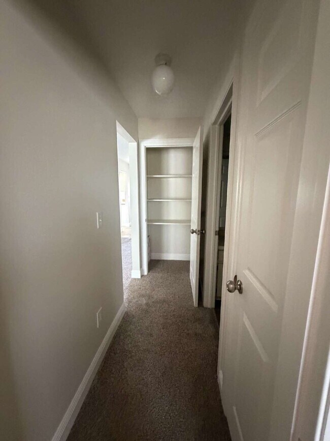 Building Photo - Charming 2-Bedroom, 2-Bath Duplex in a Quiet Englewood Cul-de-Sac