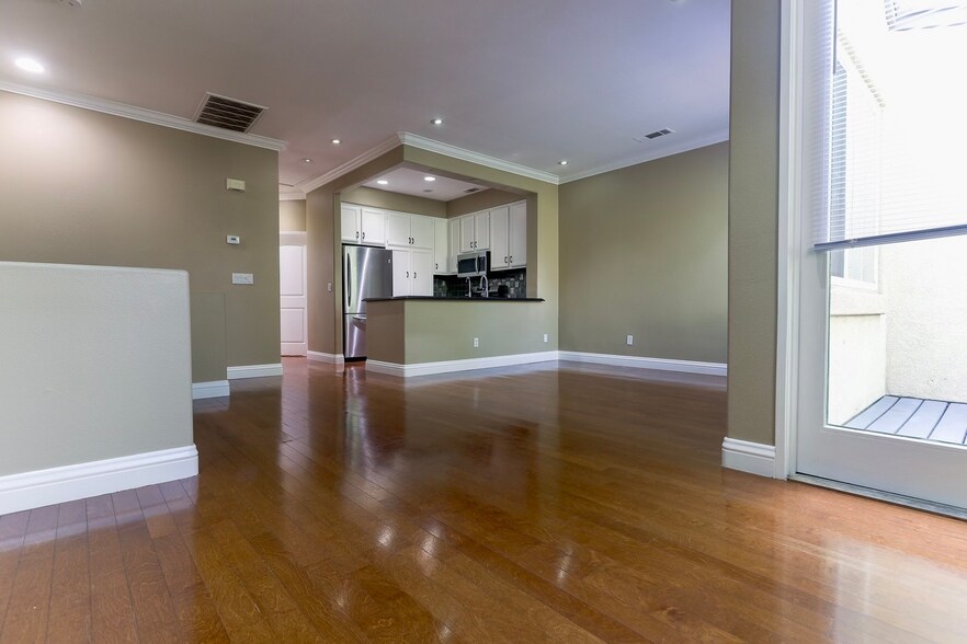 Building Photo - 6106 Rancho Brida
