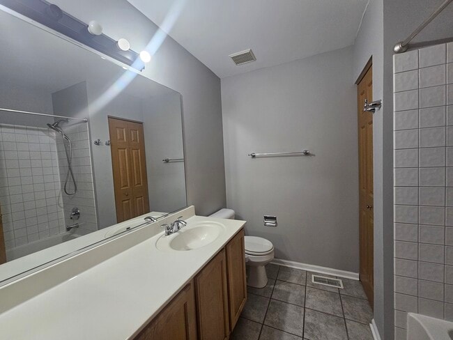 Building Photo - 852 Woodewind Dr