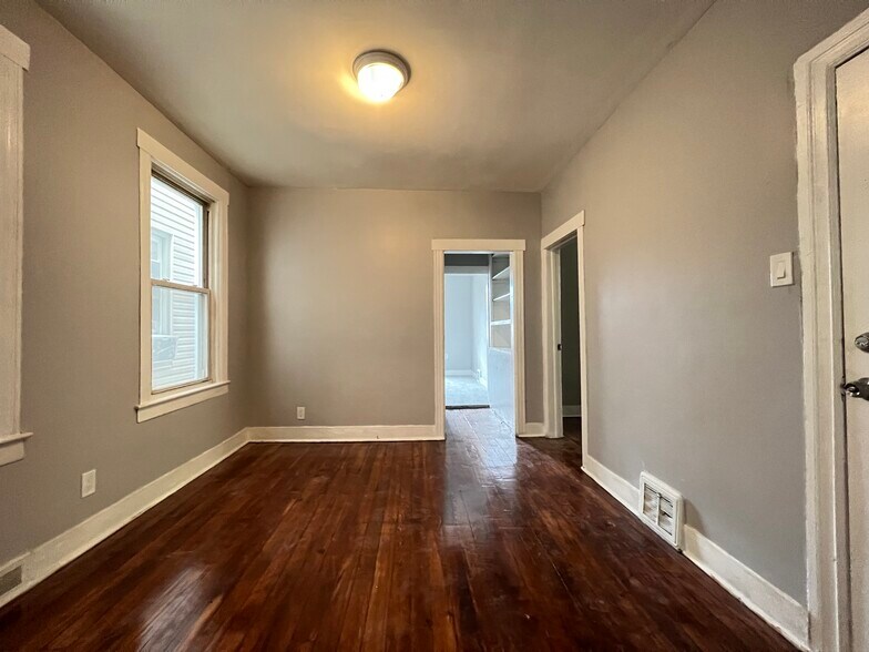 Building Photo - 27 Sheffield St