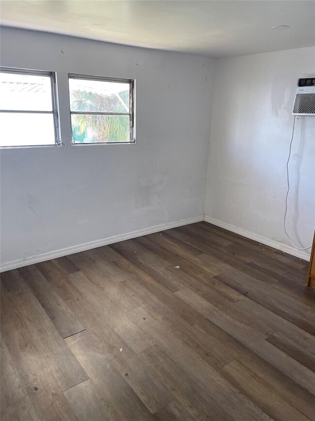 Building Photo - 8508 SW 16th Ct