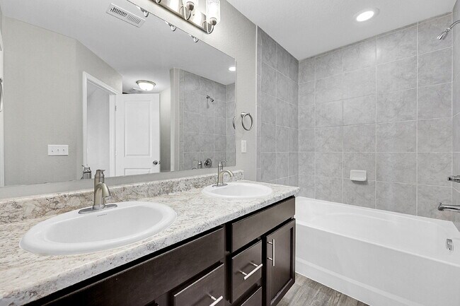 Building Photo - $2,350.00, 3 bed, 2.5 bath located in Peyt...