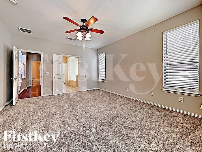 Building Photo - 1505 Chestnut Dr