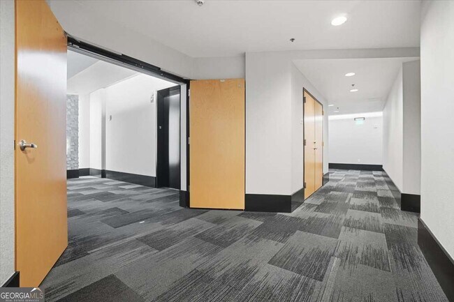 Building Photo - 923 Peachtree St NE