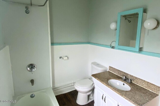 Building Photo - 163 Paine St