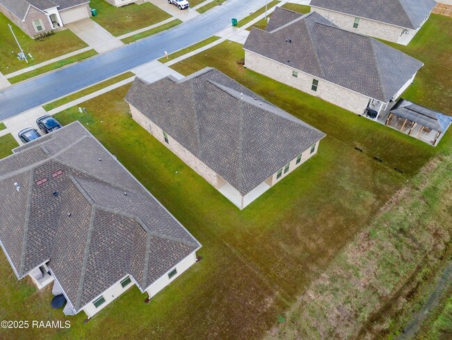 Building Photo - 102 Jubilation St