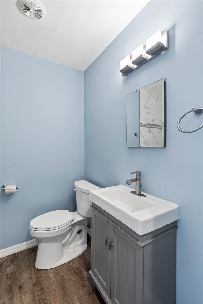 Building Photo - Charming 2-Bedroom home with Front and Rear Balconies