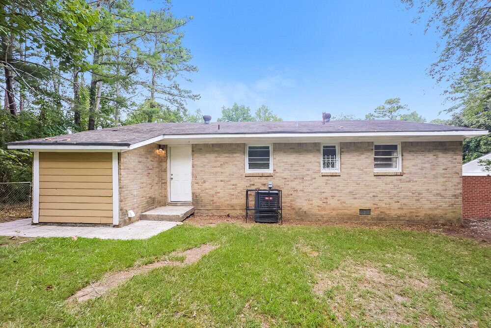 Building Photo - 2680 Carriage Ln