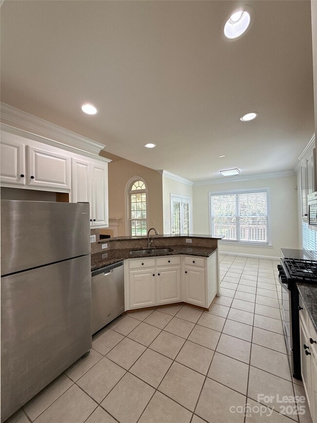 Building Photo - 9535 Numenore Dr