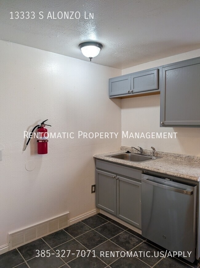 Building Photo - 13333 Alonzo Ln