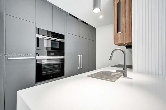 Building Photo - 200 Sunrise Dr