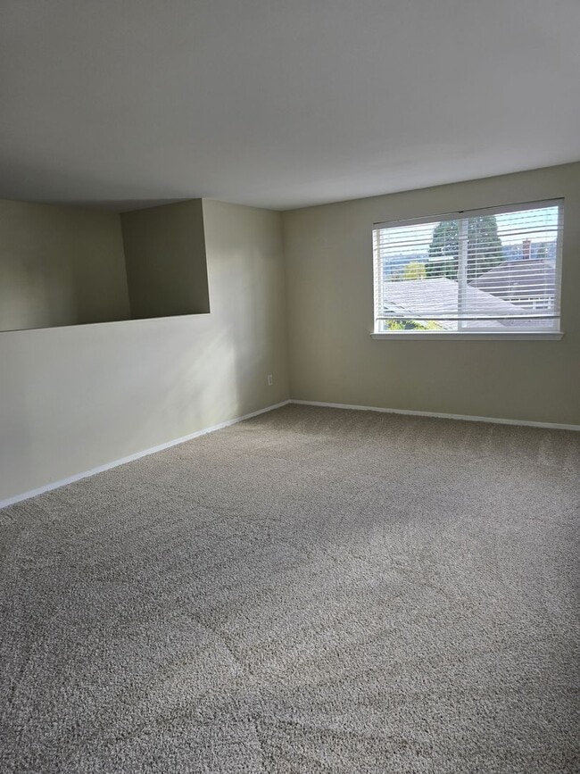 Building Photo - Amazing 3 bed with option for 4th bedroom in duplex