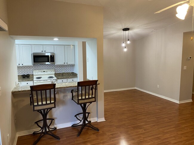 Building Photo - Spacious 2-Bedroom, 2-Bathroom Condo for Rent in Altamonte Springs, FL