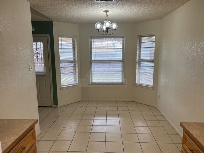 Building Photo - 2608 Jade Rd