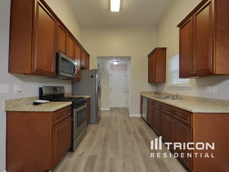 Building Photo - 247 Augusta Woods Dr