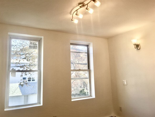 Building Photo - 151 Bleecker St