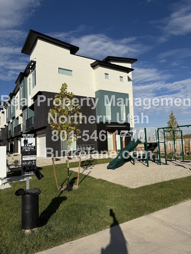 Building Photo - 1441 W Grayson