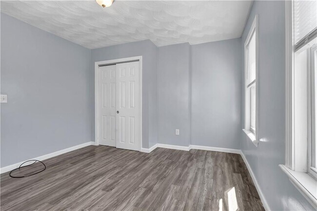 Building Photo - 871 Manton Ave