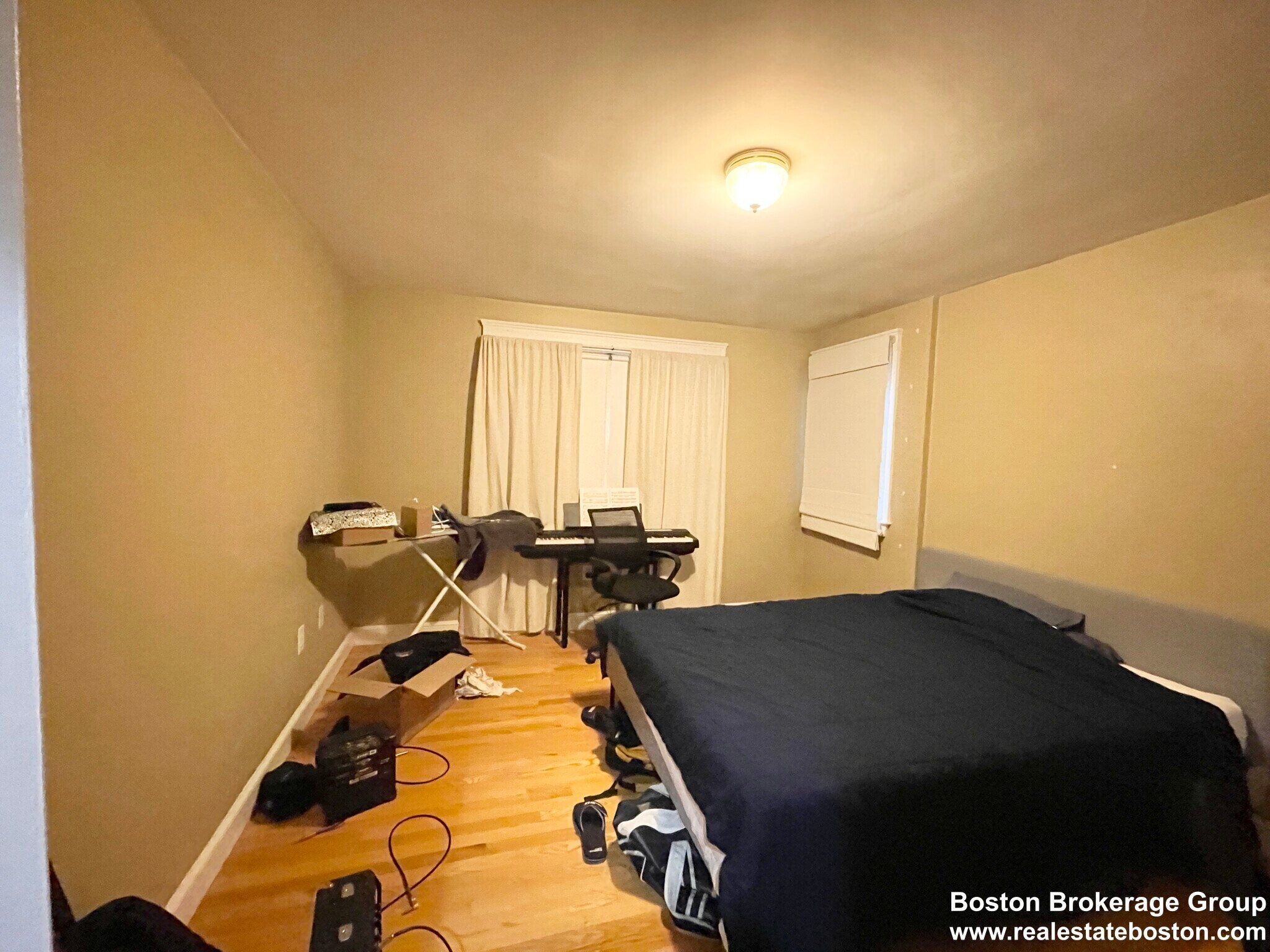 Building Photo - 27 Iroquois St