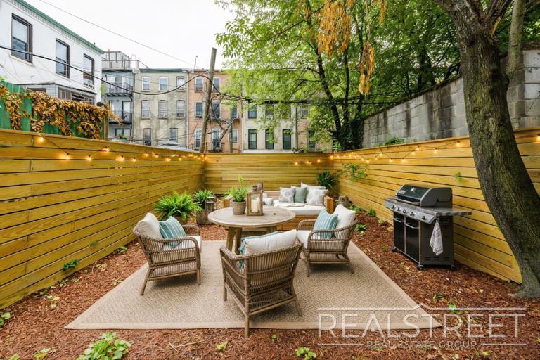 Building Photo - Stunning New 2 Bed 2 Bath with Backyard in Bed Stuy Townhouse