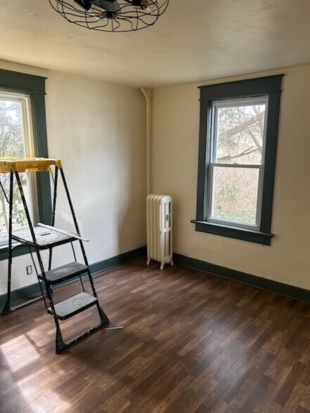 back left bedroom: two windows! - 321 Odell Ave