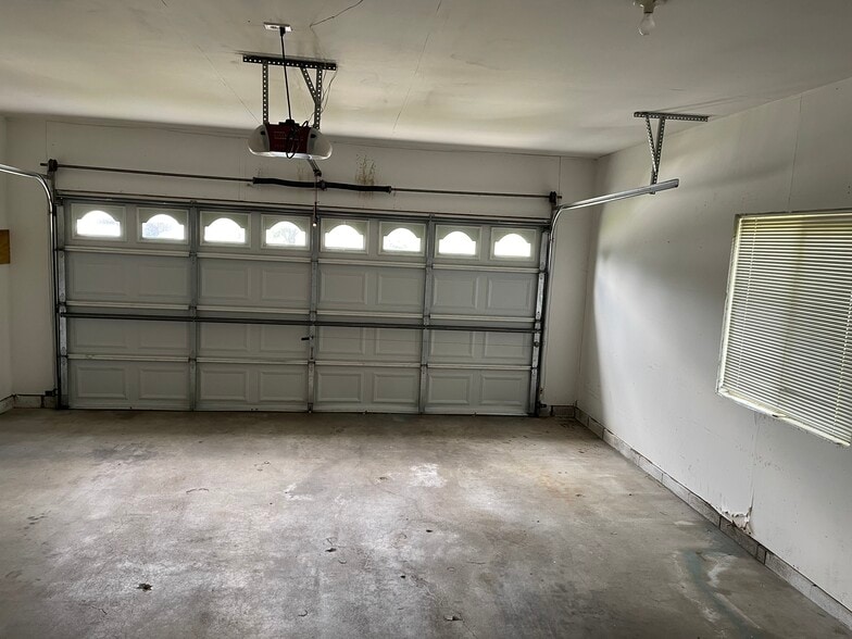 Double Car Garage - 23181 Dakotah St NW