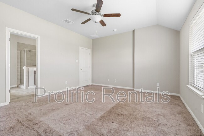 Building Photo - 6117 Verde Dr