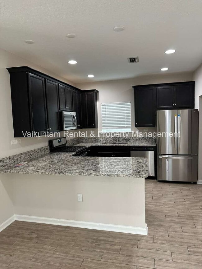 Building Photo - 234 Brandon Lks Dr