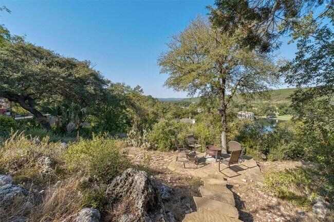 Building Photo - 2510 Saratoga Dr