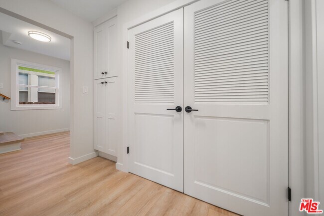 Building Photo - 1125 Manhattan Ave