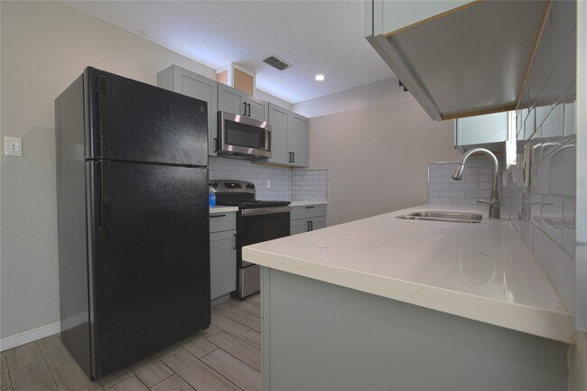 Building Photo - 8430 Gallahad St