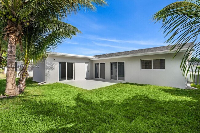 Building Photo - 3925 NW 19th Ave