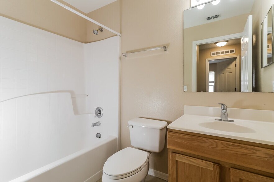 Building Photo - 2837 Mingo Dr
