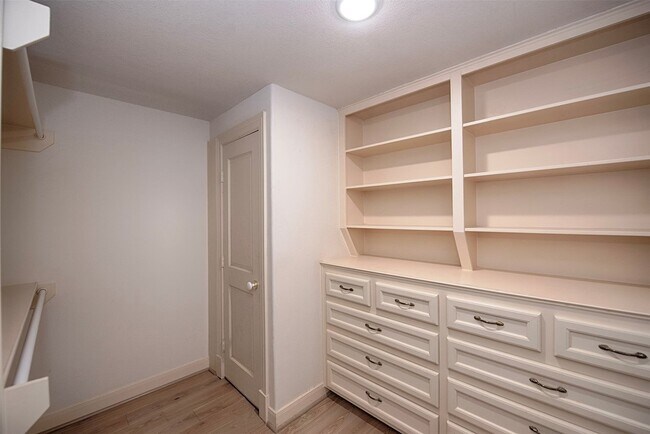 Building Photo - 2293 E Bayshore Dr