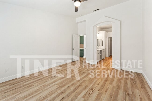 Building Photo - 1742 Poppy Dr