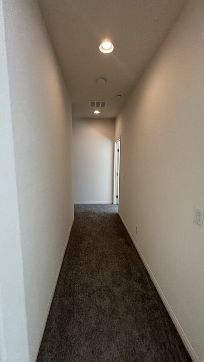 Building Photo - One Story 6-bedroom Home with Attached Casita