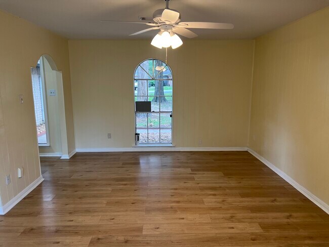 Building Photo - 3314 Kentwood Dr