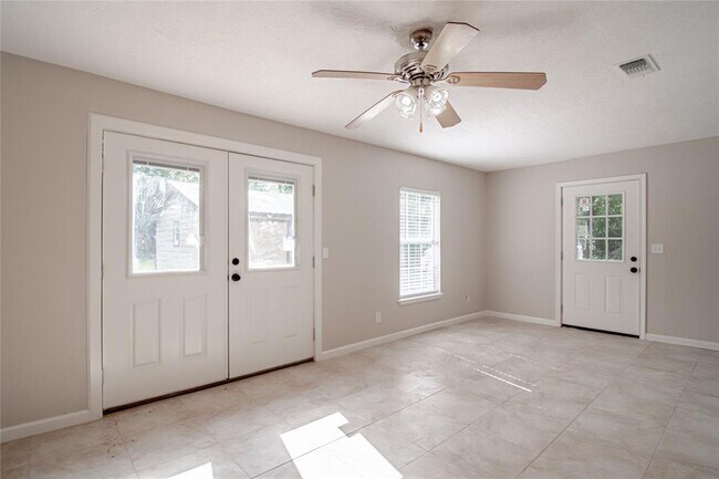 Building Photo - 227 Schooner Dr