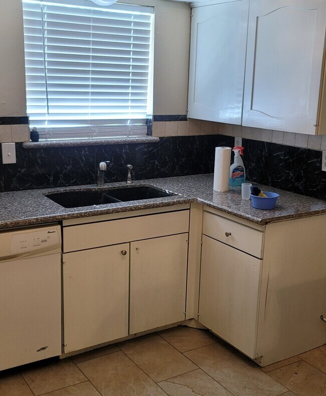 Building Photo - 11001 Sherry Ln