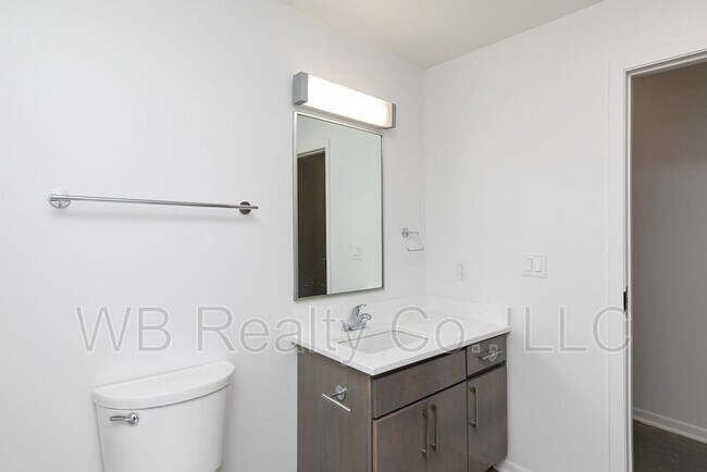 Building Photo - 315 5th St
