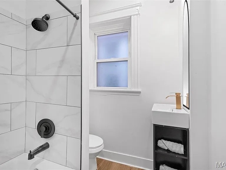 Second Floor Bath - 3647 Pennsylvania Ave