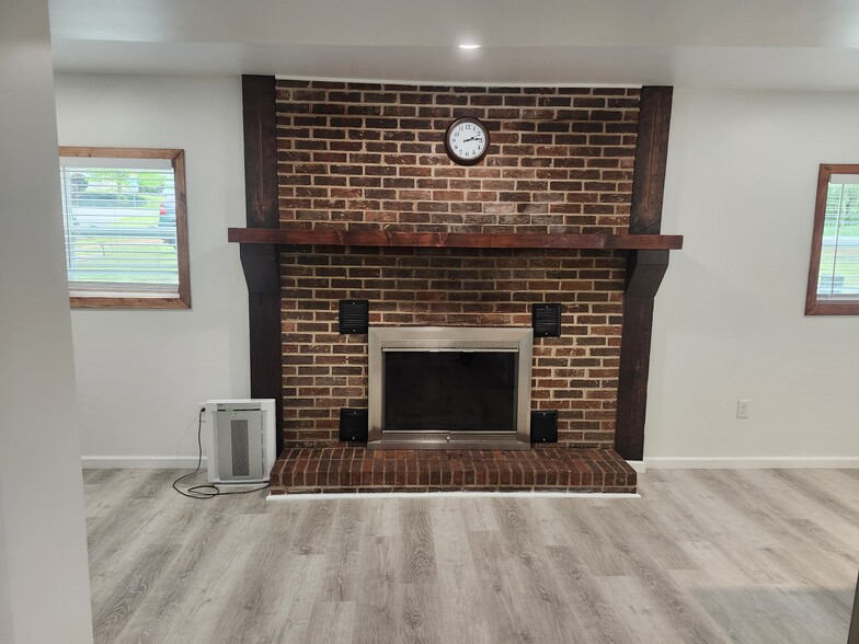 NEW floor - 60 Manors Mill Rd