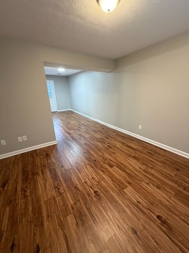 Building Photo - 302 McDougal Ave