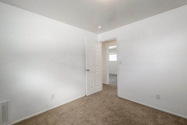 Building Photo - 259 E 8355 S