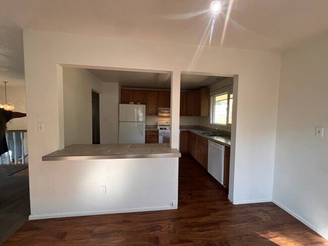 Building Photo - 10647 Newtown Rd