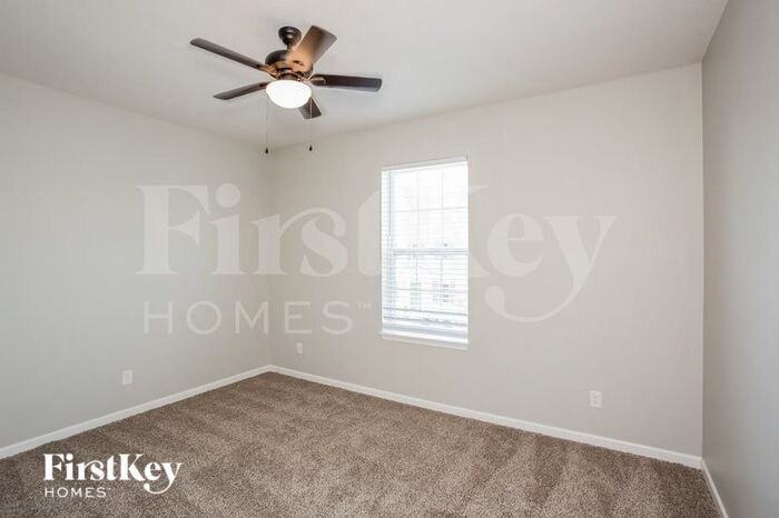 Building Photo - 10892 Mossy Rock Dr