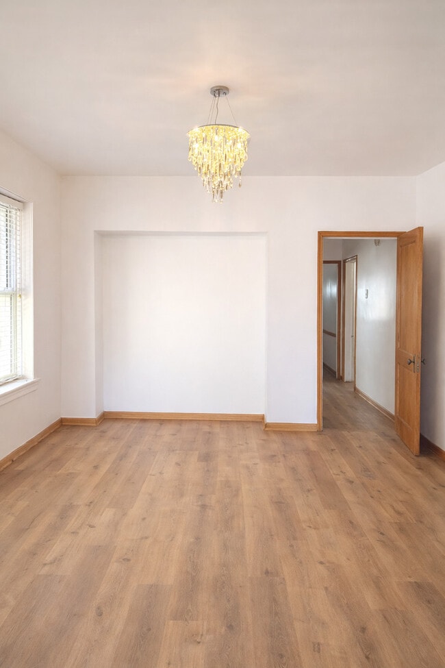 Building Photo - 1539 W 71st St